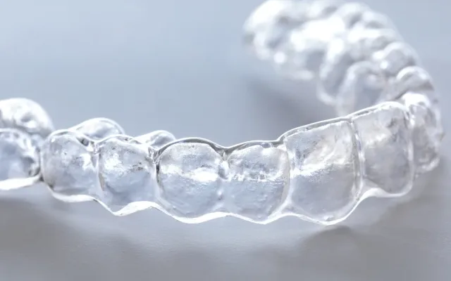 Aparat dentar invizibil — tratament la clinica Smile Design București